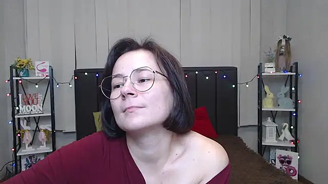 Snapshot of MarieSho chatting on 02.03.25 MarieSho online show from 02.03.25