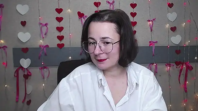 Snapshot of MarieSho chatting on 02.04.25 MarieSho online show from 02.04.25