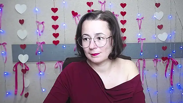 Snapshot of MarieSho chatting on 02.05.25 MarieSho online show from 02.05.25