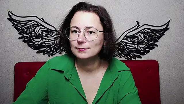 Snapshot of MarieSho chatting on 02.06.25 MarieSho online show from 02.06.25