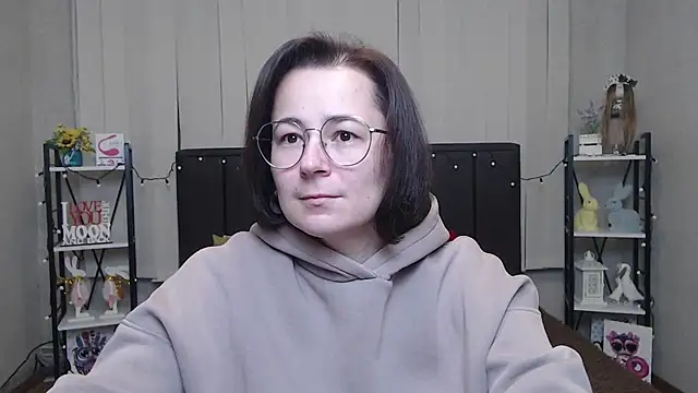 Snapshot of MarieSho chatting on 02.07.25 MarieSho online show from 02.07.25