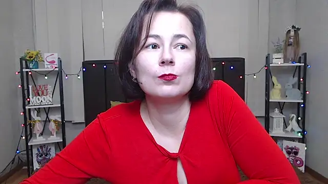 Snapshot of MarieSho chatting on 02.07.25 MarieSho online show from 02.07.25