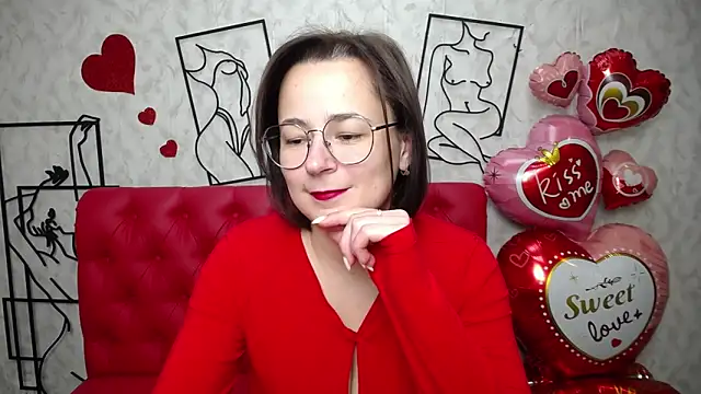 Snapshot of MarieSho chatting on 02.14.25 MarieSho online show from 02.14.25