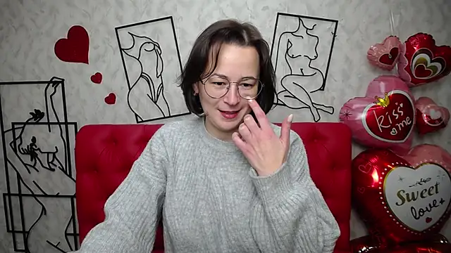 Snapshot of MarieSho chatting on 02.16.25 MarieSho online show from 02.16.25