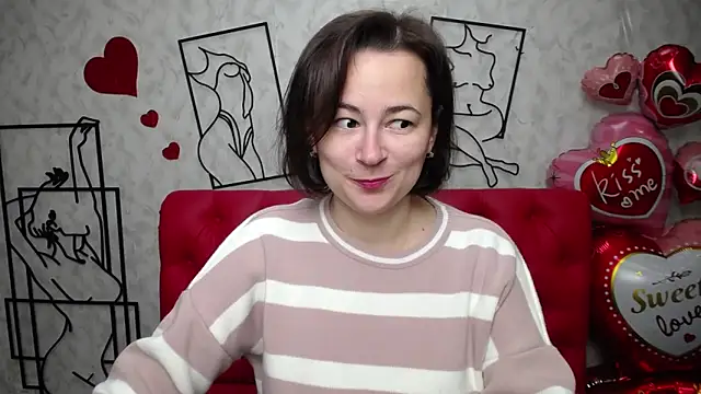 Snapshot of MarieSho chatting on 02.17.25 MarieSho online show from 02.17.25