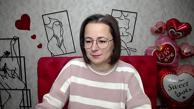 Snapshot of MarieSho chatting on 02.20.25 MarieSho online show from 02.20.25