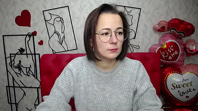 Snapshot of MarieSho chatting on 02.21.25 MarieSho online show from 02.21.25