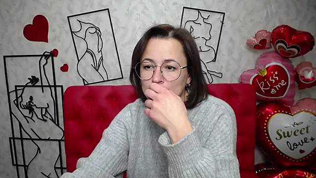 Snapshot of MarieSho chatting on 02.22.25 MarieSho online show from 02.22.25