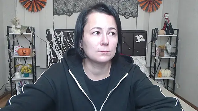 Snapshot of MarieSho chatting on 11.12.25 MarieSho online show from 11.12.25