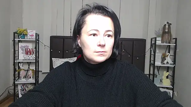 Snapshot of MarieSho chatting on 11.20.25 MarieSho online show from 11.20.25