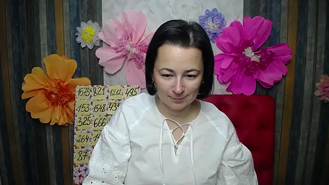 Snapshot of MarieSho chatting on 11.24.25 MarieSho online show from 11.24.25