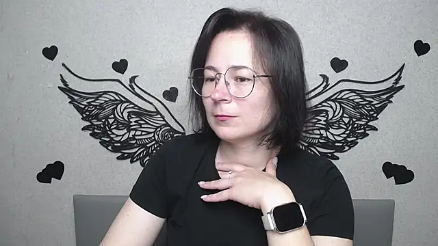 Snapshot of MarieSho chatting on 05.22.26 MarieSho online show from 05.22.26