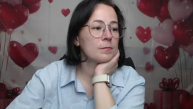 Snapshot of MarieSho chatting on 05.31.26 MarieSho online show from 05.31.26