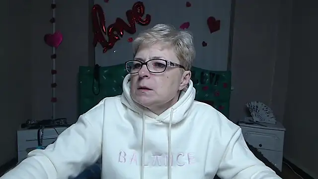 Snapshot of EmiliaGree chatting on 02.04.26 EmiliaGree online show from 02.04.26