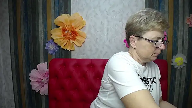 Snapshot of EmiliaGree chatting on 05.09.26 EmiliaGree online show from 05.09.26