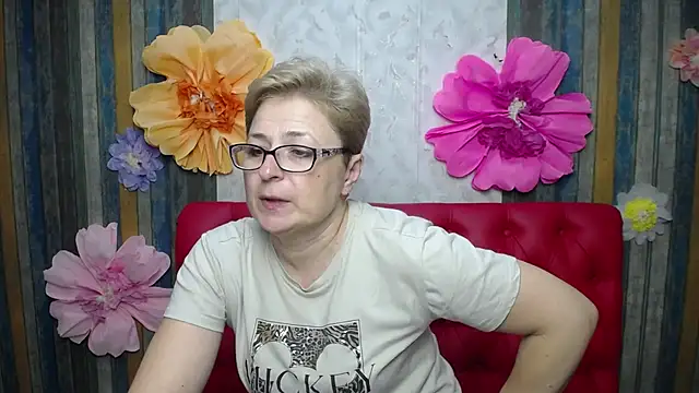Snapshot of EmiliaGree chatting on 05.15.26 EmiliaGree online show from 05.15.26