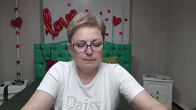 Snapshot of EmiliaGree chatting on 05.22.26 EmiliaGree online show from 05.22.26