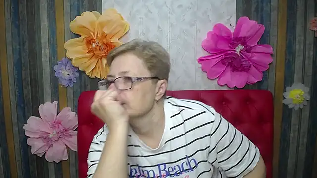 Snapshot of EmiliaGree chatting on 05.28.26 EmiliaGree online show from 05.28.26