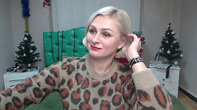 Snapshot of OliviaHorst chatting on 12.18.24 OliviaHorst online show from 12.18.24