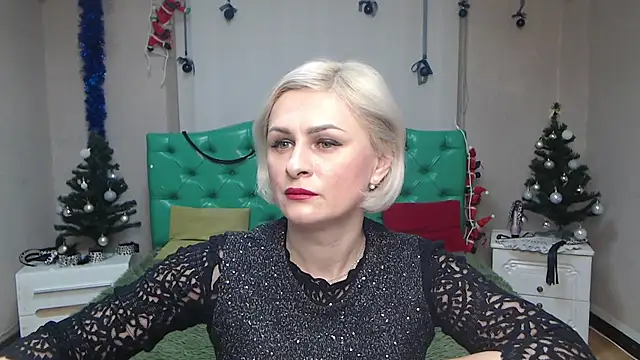 Snapshot of OliviaHorst chatting on 12.19.24 OliviaHorst online show from 12.19.24