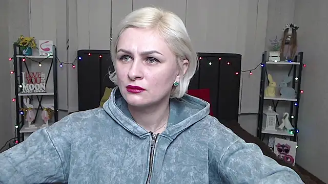 Snapshot of OliviaHorst chatting on 01.22.25 OliviaHorst online show from 01.22.25