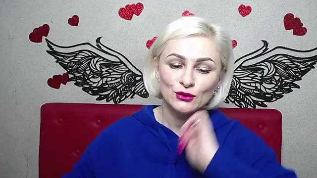 Snapshot of OliviaHorst chatting on 03.08.25 OliviaHorst online show from 03.08.25