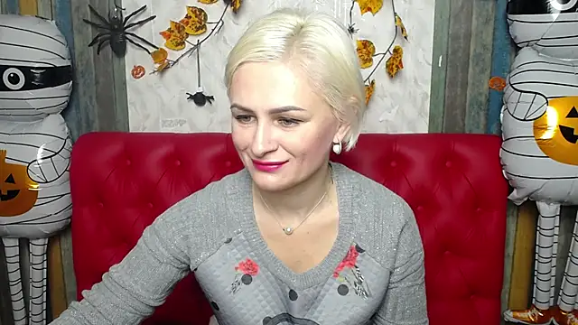 Snapshot of OliviaHorst chatting on 10.30.25 OliviaHorst online show from 10.30.25