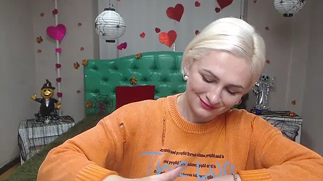 Snapshot of OliviaHorst chatting on 11.06.25 OliviaHorst online show from 11.06.25