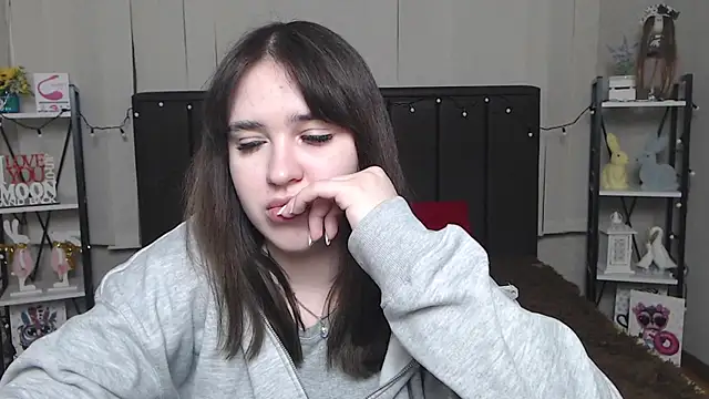 Snapshot of LauraHlot chatting on 02.03.25 LauraHlot online show from 02.03.25