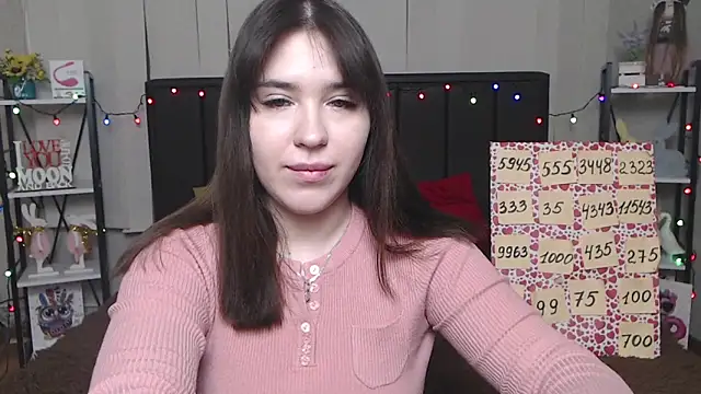 Snapshot of LauraHlot chatting on 02.05.25 LauraHlot online show from 02.05.25