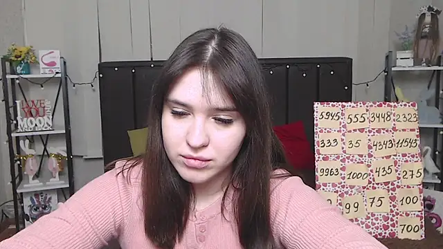 Snapshot of LauraHlot chatting on 02.05.25 LauraHlot online show from 02.05.25