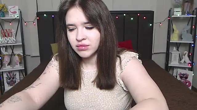 Snapshot of LauraHlot chatting on 02.06.25 LauraHlot online show from 02.06.25