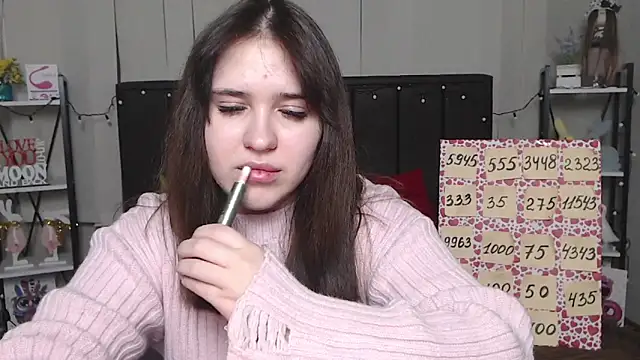 Snapshot of LauraHlot chatting on 02.07.25 LauraHlot online show from 02.07.25