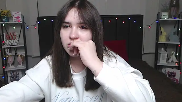 Snapshot of LauraHlot chatting on 02.08.25 LauraHlot online show from 02.08.25