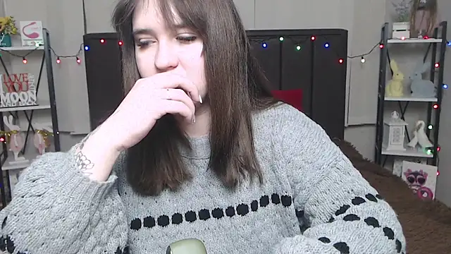 Snapshot of LauraHlot chatting on 02.09.25 LauraHlot online show from 02.09.25