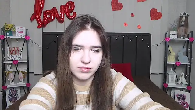 Snapshot of LauraHlot chatting on 02.16.25 LauraHlot online show from 02.16.25