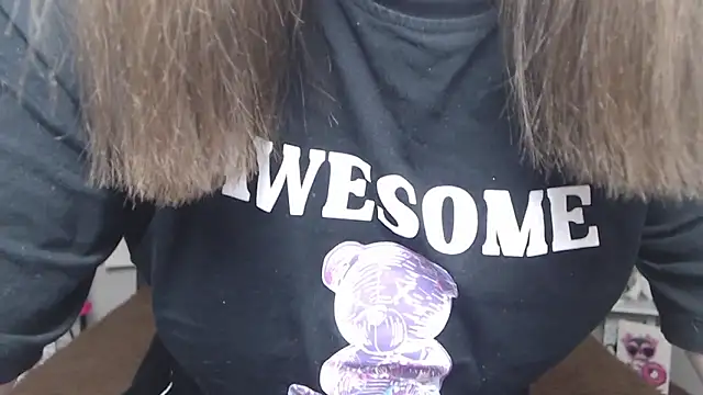 Snapshot of LauraHlot chatting on 02.17.25 LauraHlot online show from 02.17.25