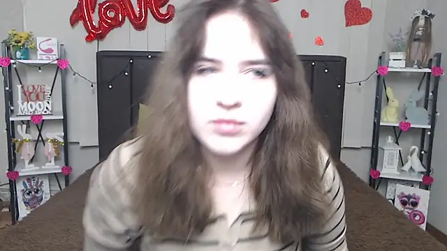 Snapshot of LauraHlot chatting on 02.19.25 LauraHlot online show from 02.19.25