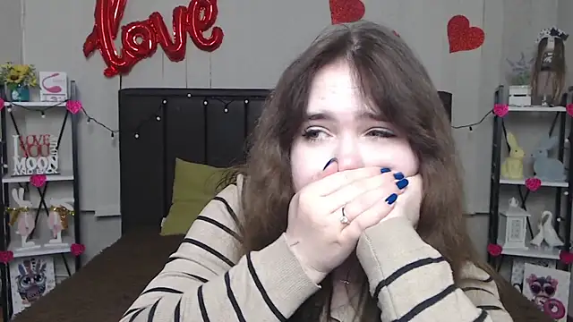 Snapshot of LauraHlot chatting on 02.19.25 LauraHlot online show from 02.19.25