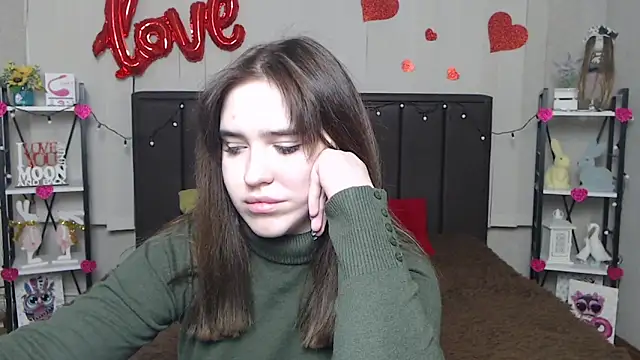 Snapshot of LauraHlot chatting on 02.21.25 LauraHlot online show from 02.21.25