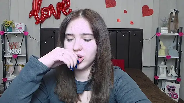 Snapshot of LauraHlot chatting on 02.23.25 LauraHlot online show from 02.23.25