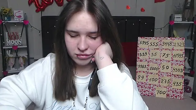 Snapshot of LauraHlot chatting on 03.06.25 LauraHlot online show from 03.06.25