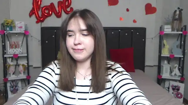 Snapshot of LauraHlot chatting on 03.08.25 LauraHlot online show from 03.08.25