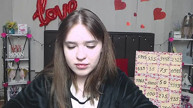 Snapshot of LauraHlot chatting on 03.16.25 LauraHlot online show from 03.16.25