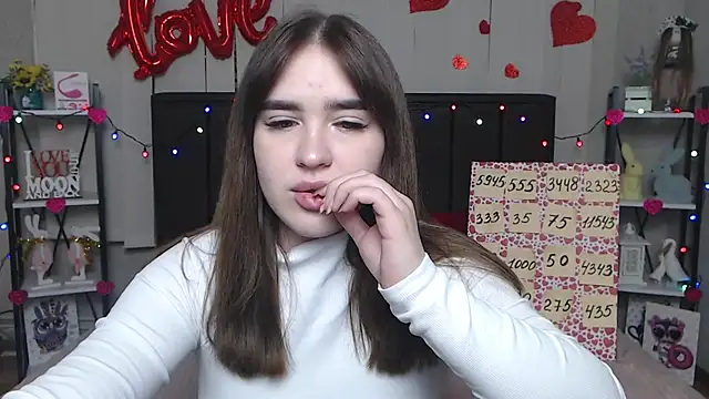 Snapshot of LauraHlot chatting on 03.17.25 LauraHlot online show from 03.17.25