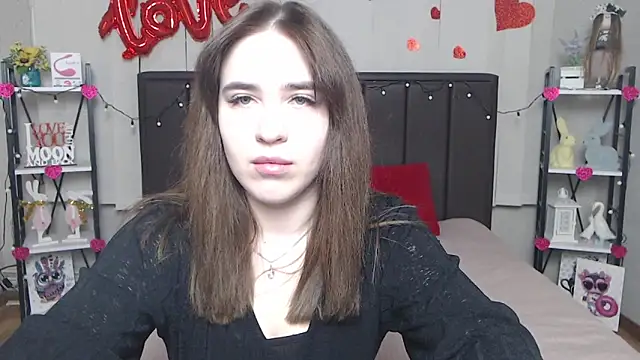 Snapshot of LauraHlot chatting on 03.19.25 LauraHlot online show from 03.19.25