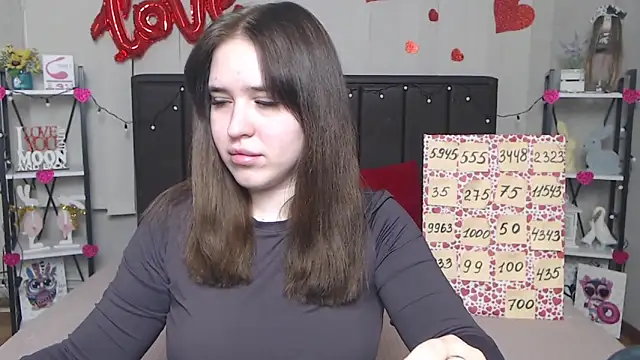 Snapshot of LauraHlot chatting on 03.21.25 LauraHlot online show from 03.21.25