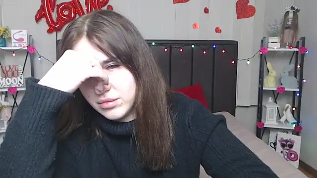 Snapshot of LauraHlot chatting on 03.22.25 LauraHlot online show from 03.22.25