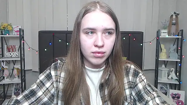 Snapshot of LauraHlot chatting on 09.09.25 LauraHlot online show from 09.09.25