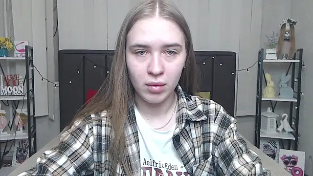 Snapshot of LauraHlot chatting on 09.11.25 LauraHlot online show from 09.11.25